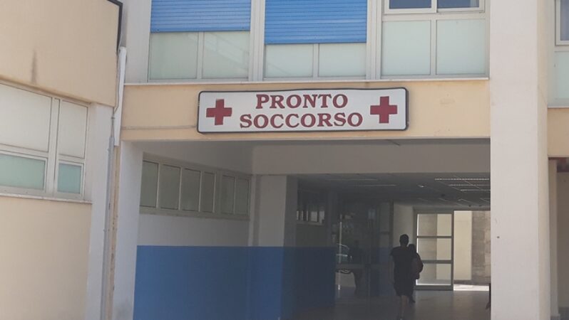 Augusta, aggressione al Pronto soccorso: due operatori sanitari presi a pugni. Intervengono i Carabinieri